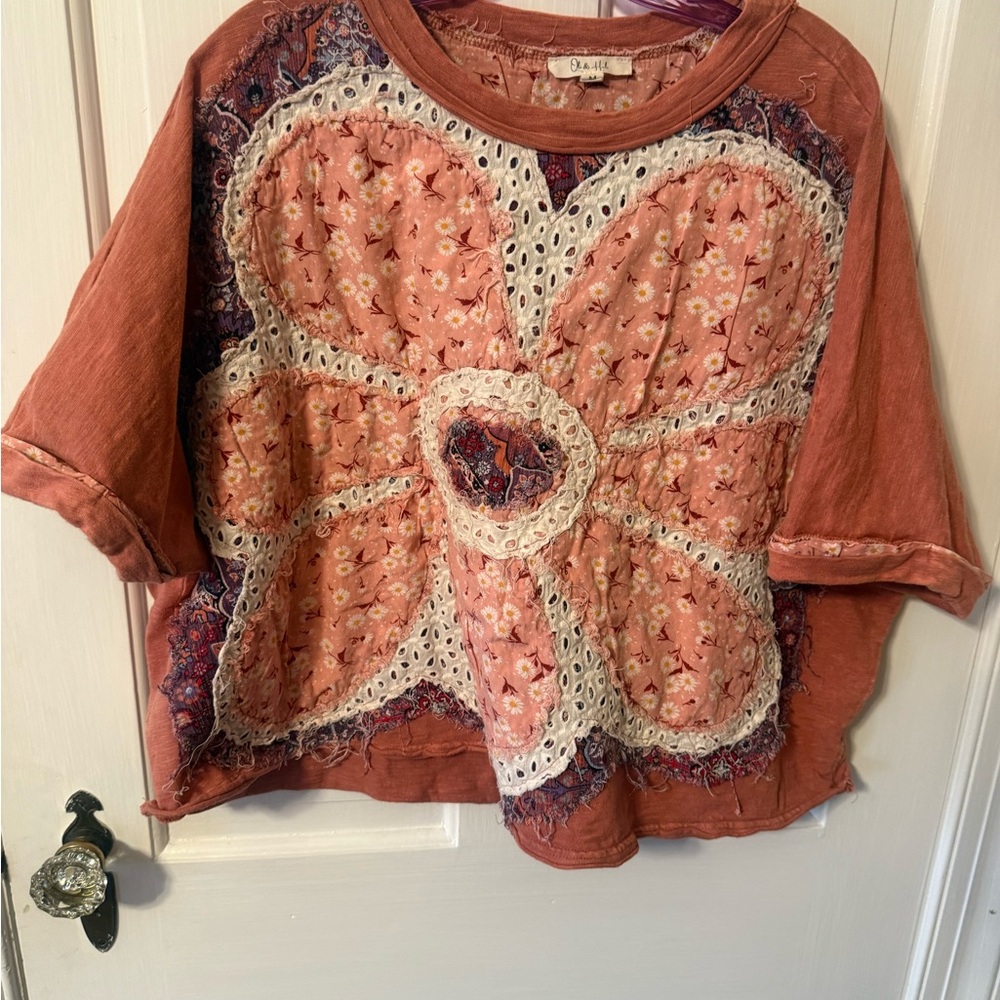 Oli and Hali vintage patchwork daisy sweatshirt top. Size medium.